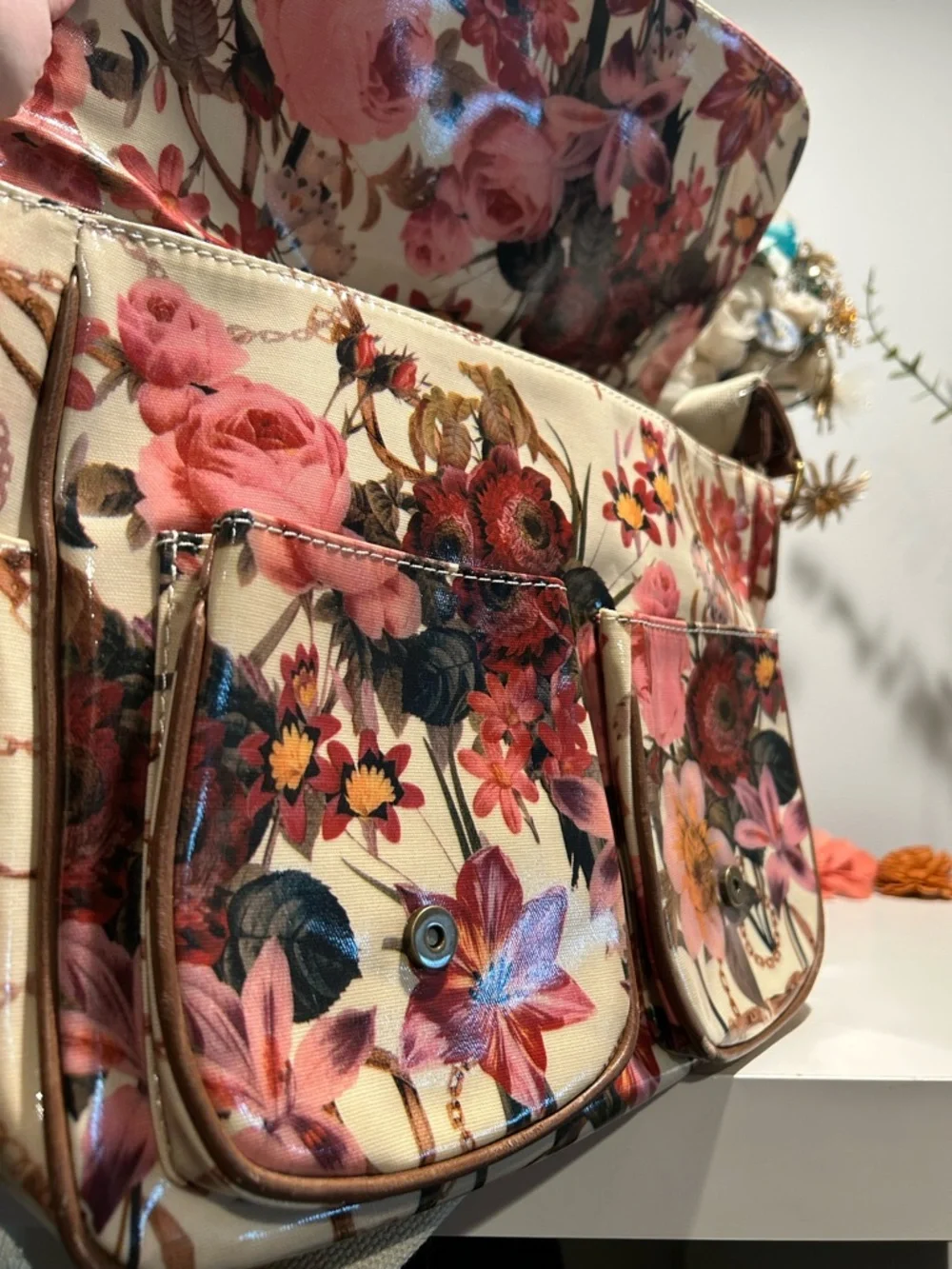 LYDC London Floral Chain Print Coated Canvas Flap Messenger Shoulder Bag NWOT - Picture 4 of 9
